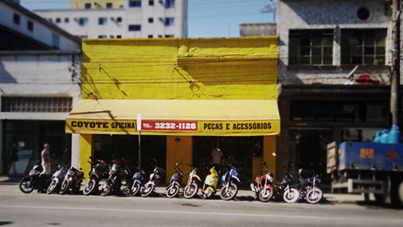 Fachada da loja Coyote Moto Peças em Santos